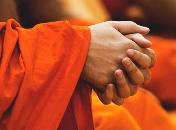 අවේලාවෙහි නිවසකට ඇතුළු වූ හිමිනමක් වරද පිළිගනී